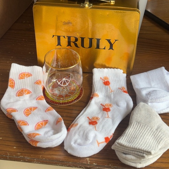 Accessories - Oranges & Cocktails Tumbler & Socks Set